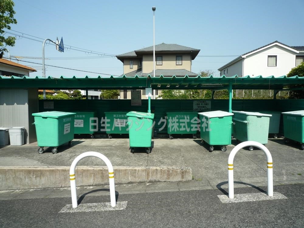 新檜尾台第3次住宅　27号棟 敷地内ゴミステーション