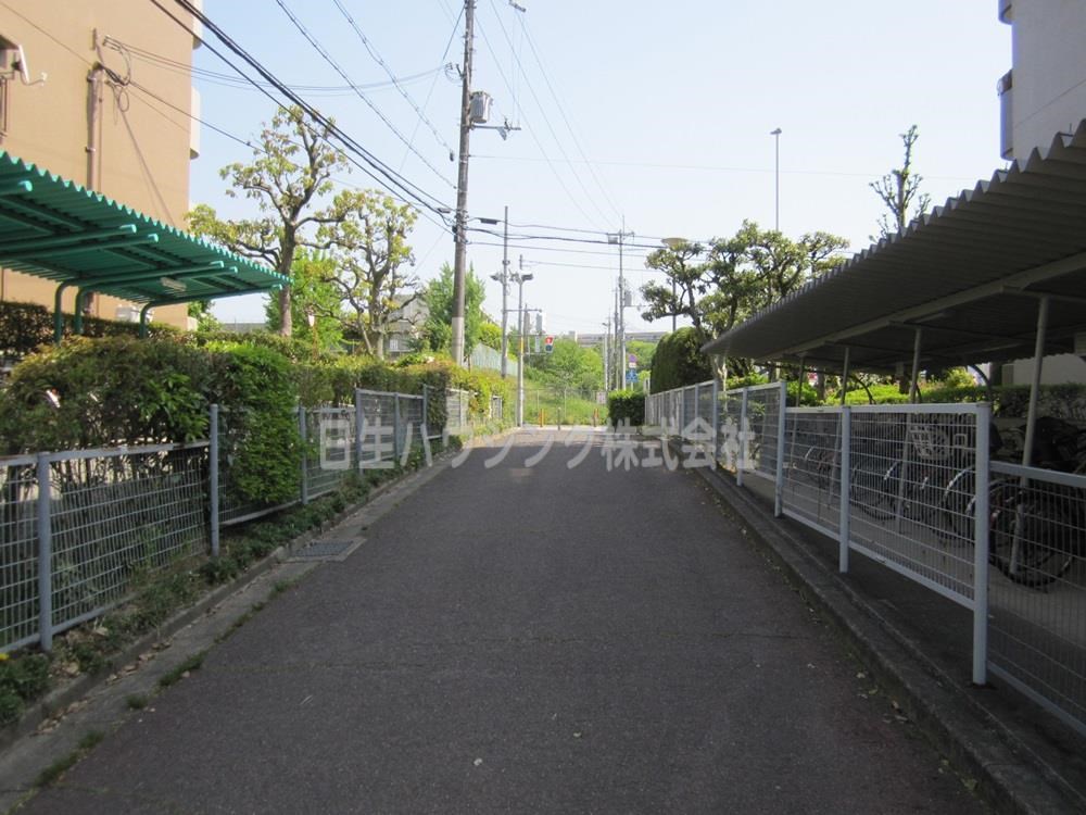 新檜尾台第3次住宅　29号棟 住宅内中央遊歩道南側