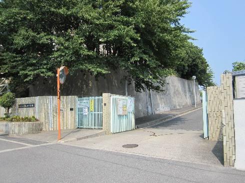 モンセーヌ和泉中央　４番館 中学校：和泉市立南池田中学校　718m