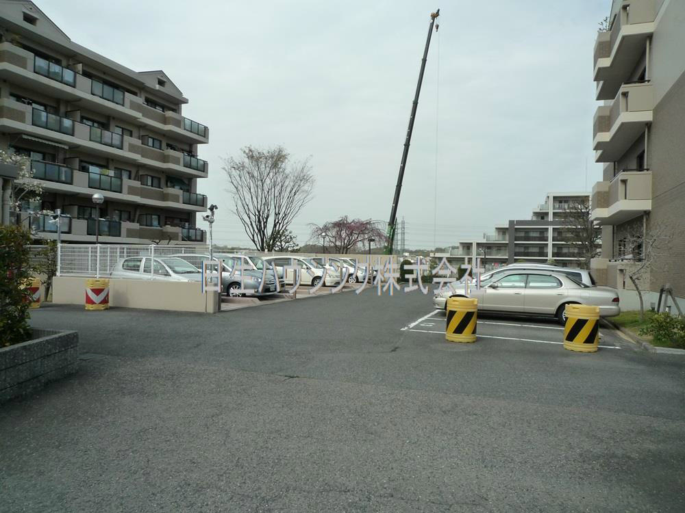 ガーデンコート和泉中央２号棟 駐車場