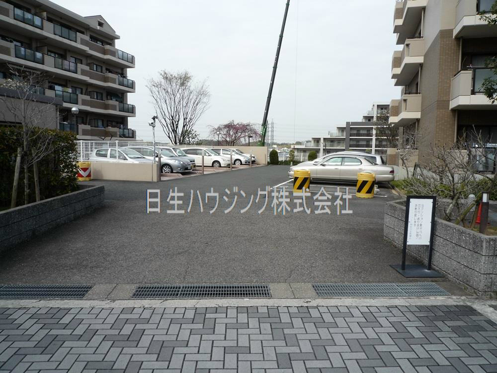 ガーデンコート和泉中央２号棟 駐車場入口