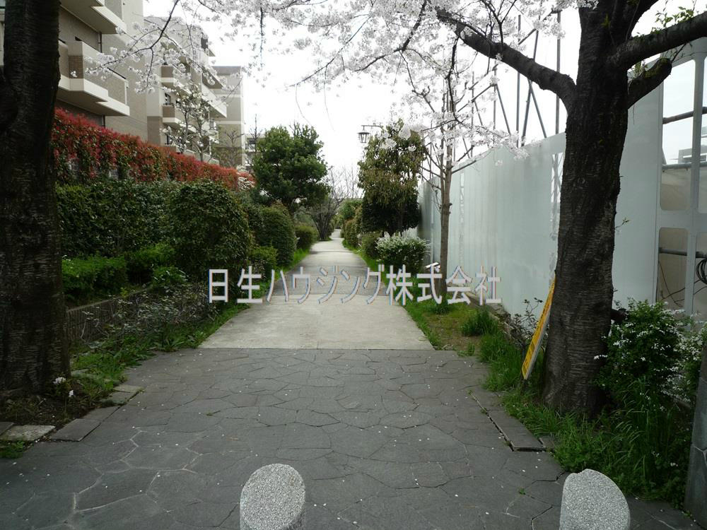 ガーデンコート和泉中央２号棟 北側遊歩道