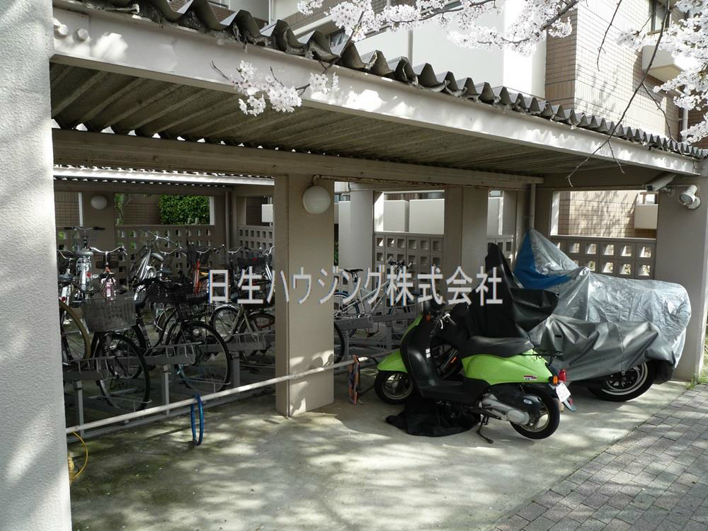 ラ・ヴェール和泉中央５号棟 バイク置場＋駐輪スペース