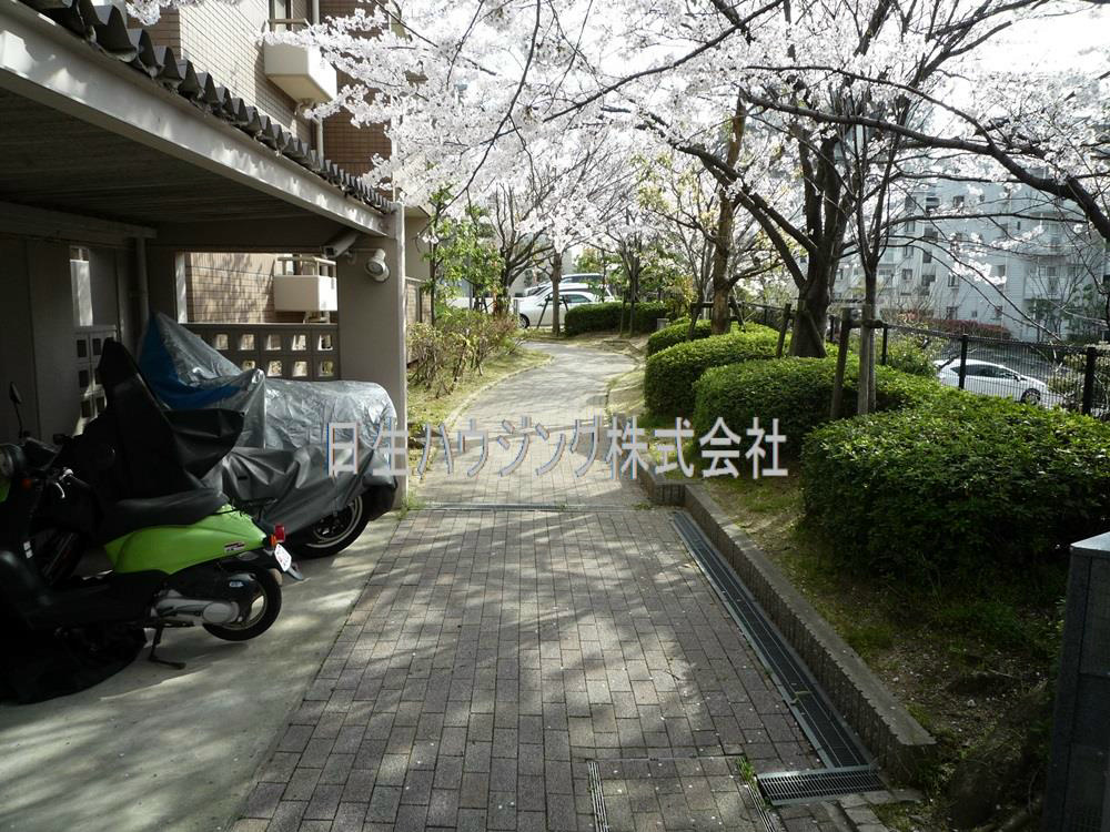 ラ・ヴェール和泉中央５号棟 西側通路