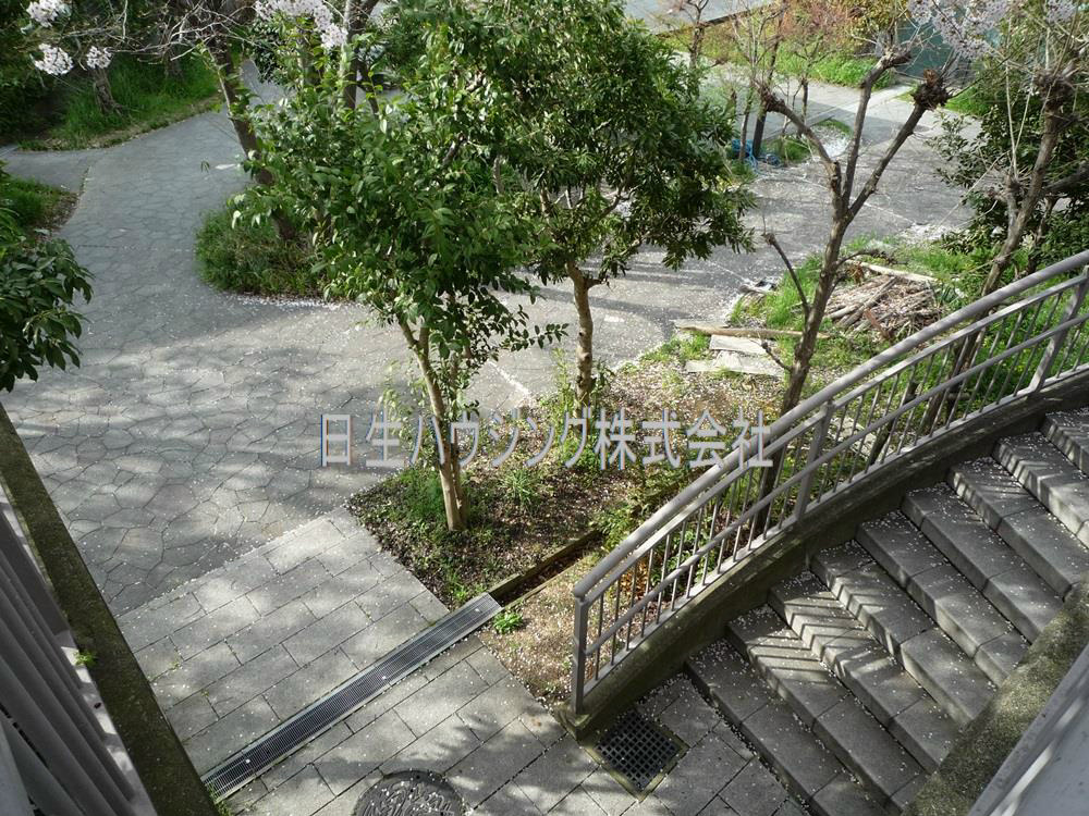 ラ・ヴェール和泉中央５号棟 西側遊歩道