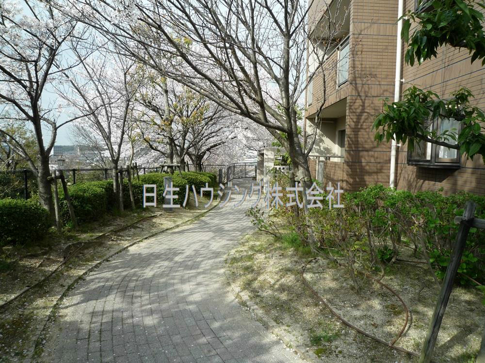 ラ・ヴェール和泉中央５号棟 西側通路