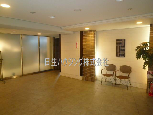 ヴューイスト泉ヶ丘 緑道側エントランス_1.jpg