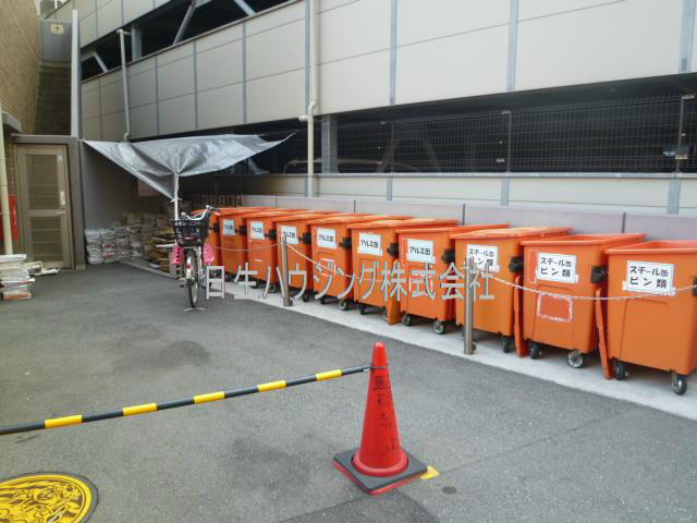 ヴューイスト泉ヶ丘 ゴミ置場_1.jpg