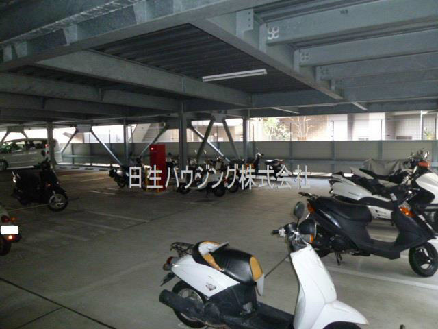 ヴューイスト泉ヶ丘 バイク置場_1.jpg
