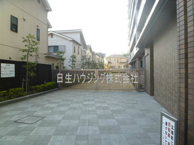 ヴューイスト泉ヶ丘 消防用通路_1.jpg