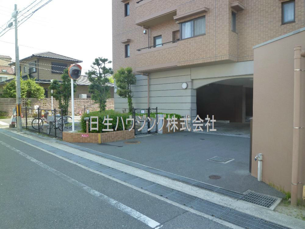 グリーンコーポ泉ヶ丘 駐車場入口