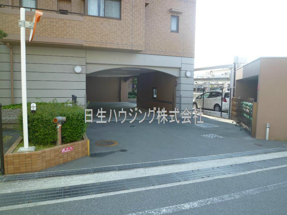 グリーンコーポ泉ヶ丘 駐車場入口