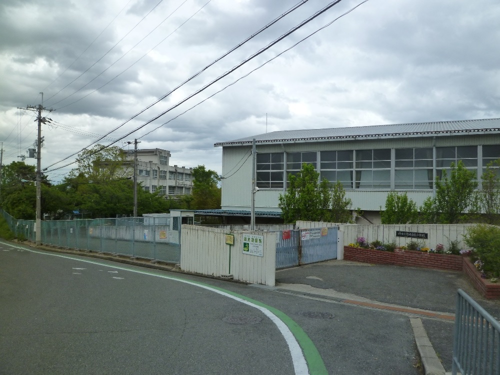 コーポタウン竹城台１号棟 小学校：堺市立竹城台東小学校　466m