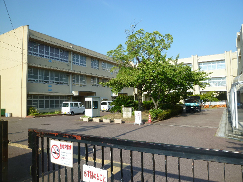 ファミール竹城台 小学校：堺市立竹城台小学校　367m
