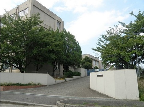 泉北槇塚台C住宅　１号棟 中学校：堺市立晴美台中学校　1348m