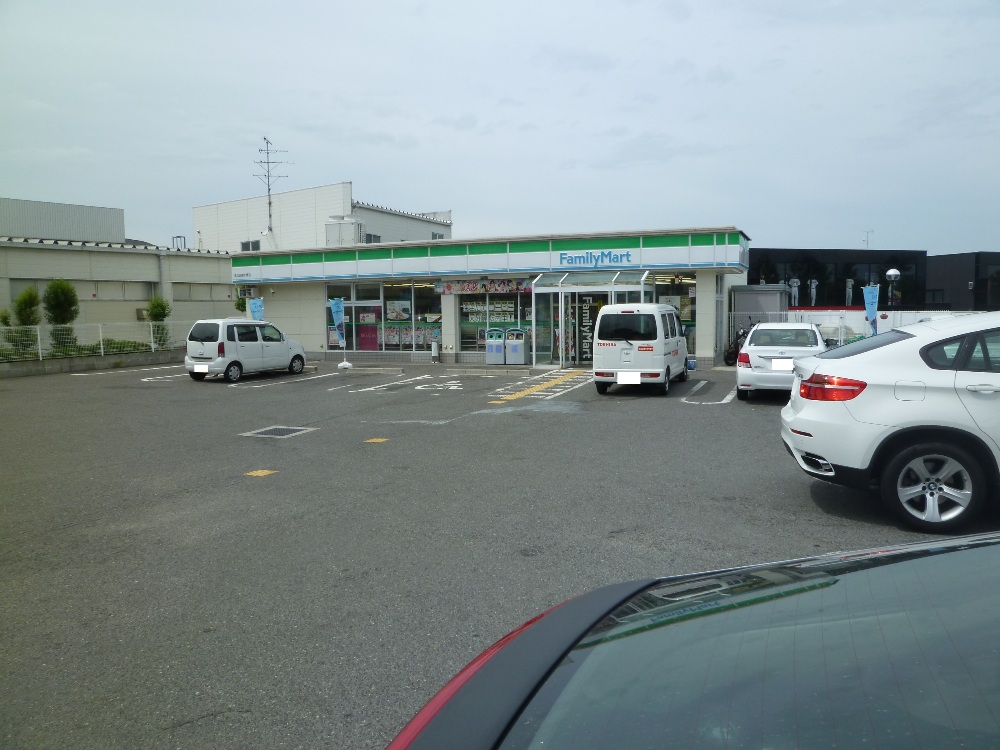 ヴァローレ三原台１号棟 コンビ二：ﾌｧﾐﾘｰﾏｰﾄ 泉北田園大橋店　947m