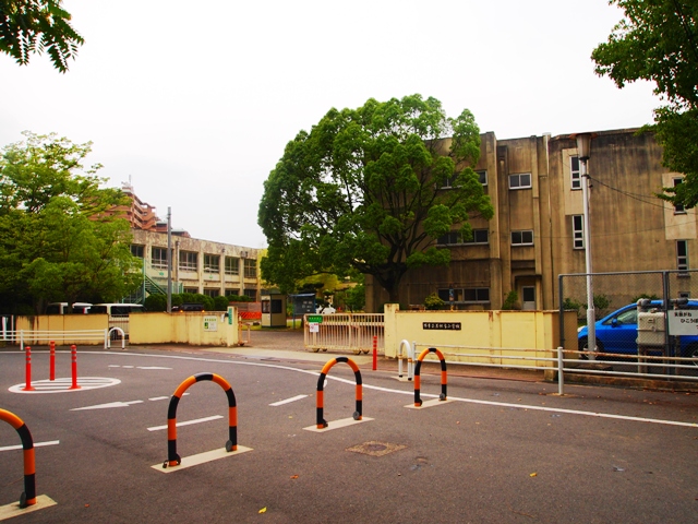 泉北若松台ＡＢ住宅1号棟 小学校：堺市立若松台小学校　1001m