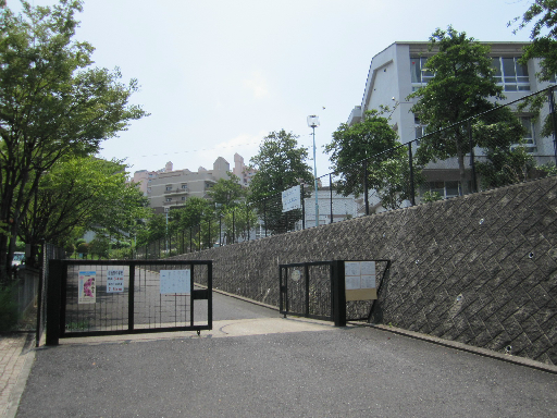 リーフガーデン和泉中央２番館 中学校：和泉市立北池田中学校　1142m