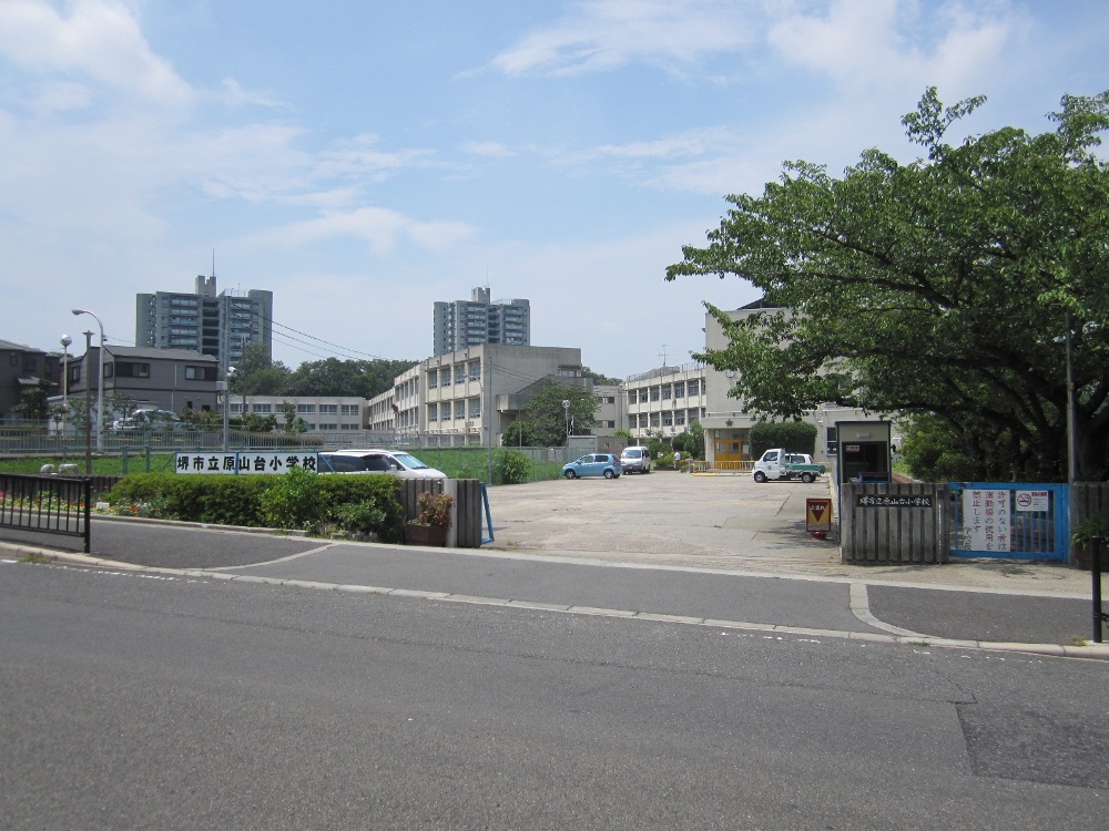 レイズコート原山台 小学校：堺市立原山台小学校　162m