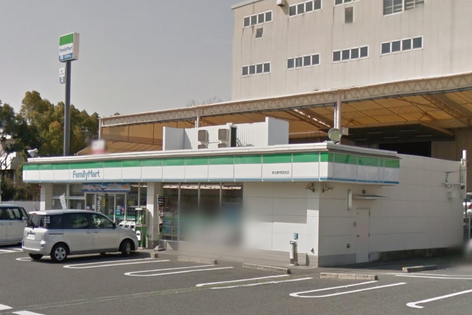 レイズコート原山台 コンビ二：ﾌｧﾐﾘｰﾏｰﾄ 泉北敷物団地店　738m