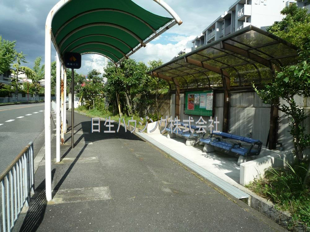 泉北御池台第1住宅　11号棟 マンション敷地前のバス停