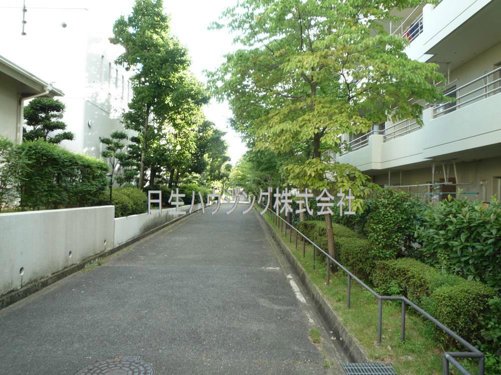 泉北御池台第3住宅　4号棟 遊歩道１_1.jpg