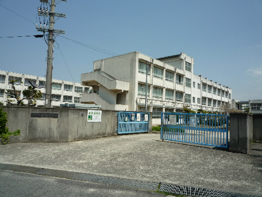 泉北御池台第3住宅　4号棟 中学校：堺市立庭代台中学校　1061m