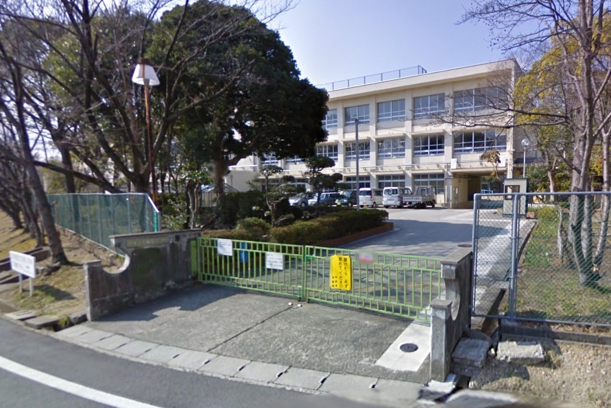 茶山台第一次住宅　11号棟 小学校：堺市立茶山台小学校　527m